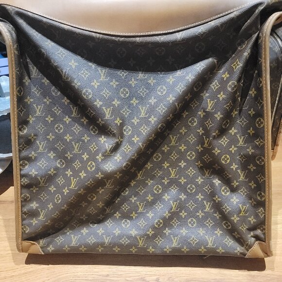 Louis Vuitton - Picture 5 of 11